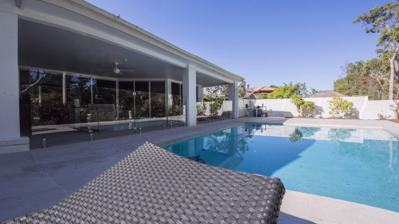 1_frameless-poolfencing-4