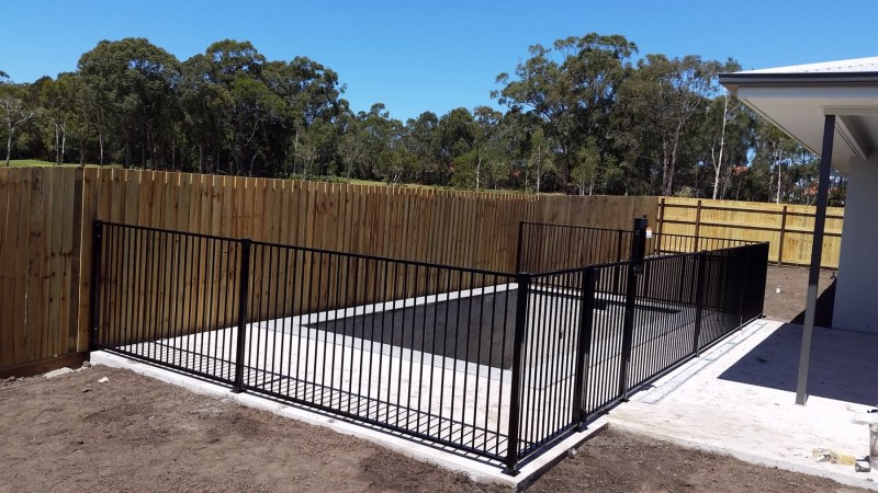 flat-top-pool-fencing-3