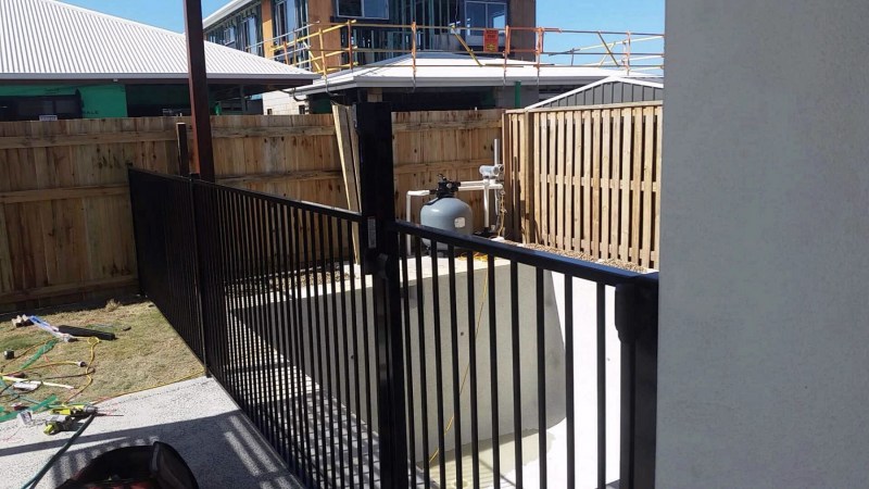 flat-top-pool-fencing-8