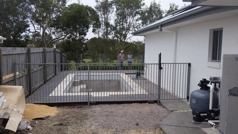 flat-top-pool-fencing-9