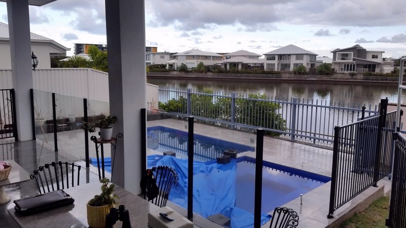 semi-frameless-poolfencing-3