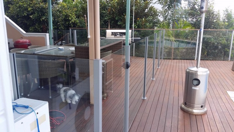 semi-frameless-poolfencing-5