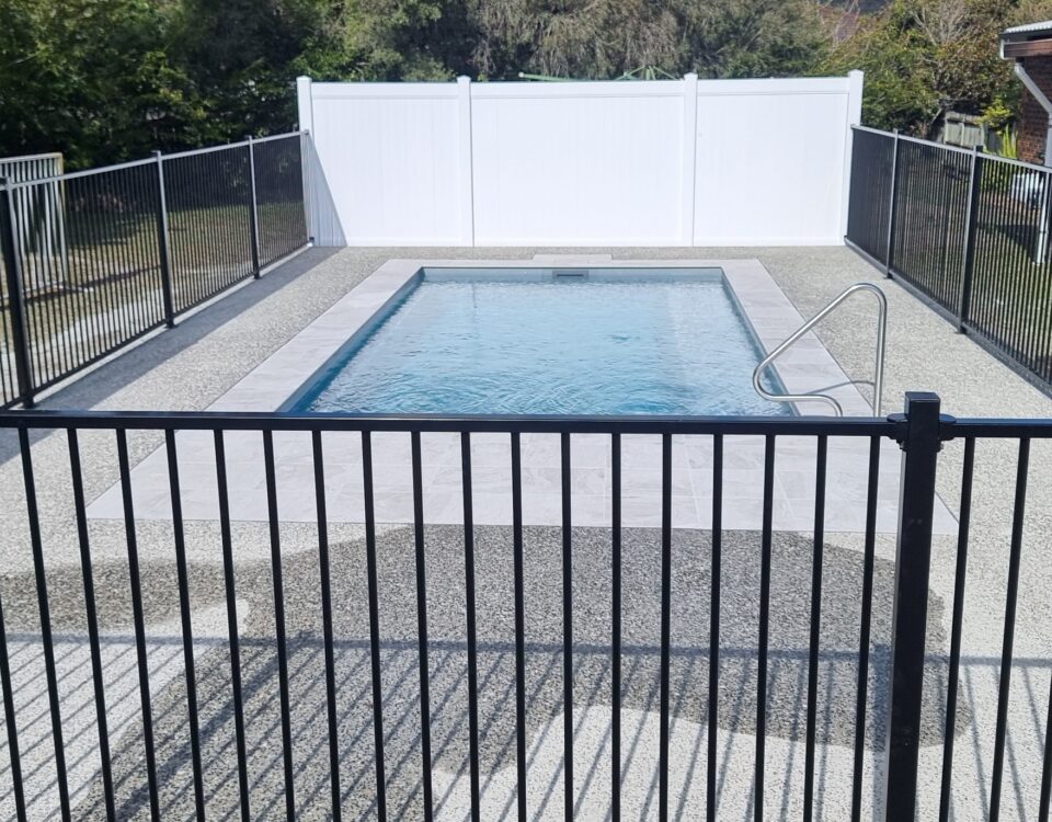 Flat top pool fencing has been successfully installed in Little Mountain, offeri...