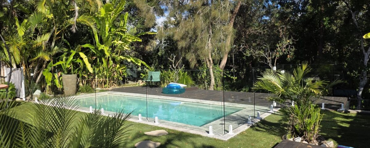Sneaky peak into this beautiful back yard pool wrapped in our frameless glass po...