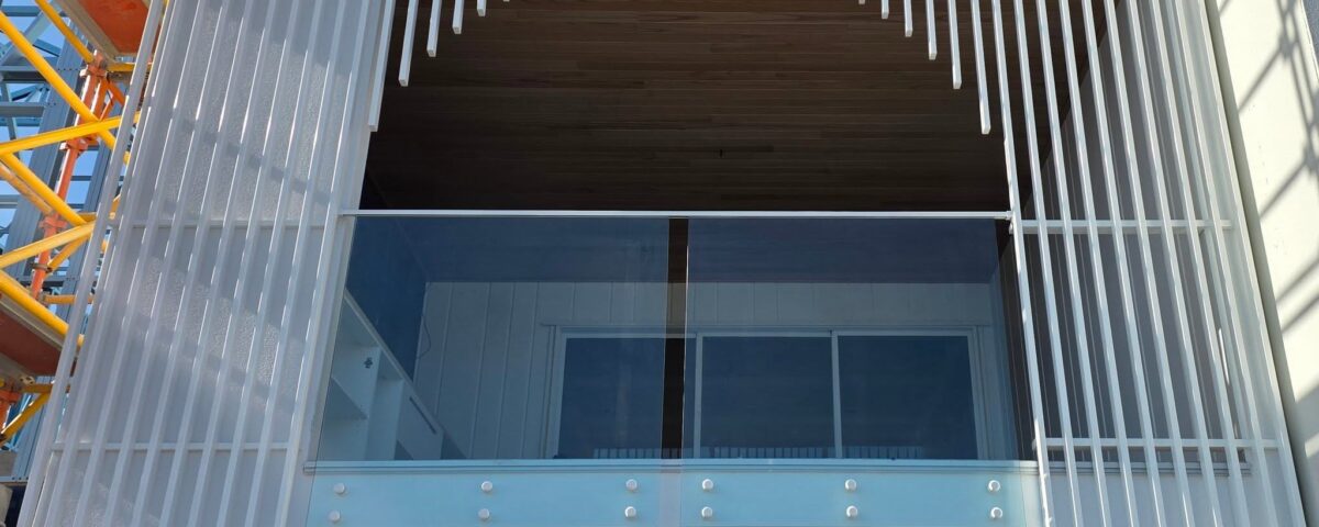 Talk about picture framing - THIS...
Stand off glass balustrades blend into the...